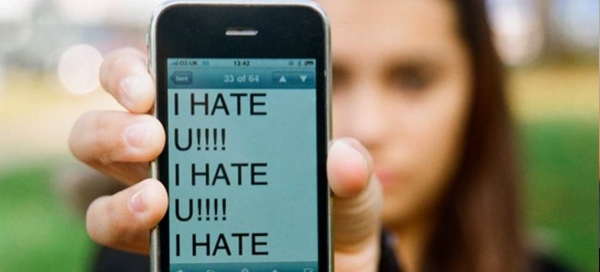 Επίθεση σε 24χρονη στη Ρόδο επειδή είχε Κορωνοϊο από μασκοφόρους του διαδικτυου