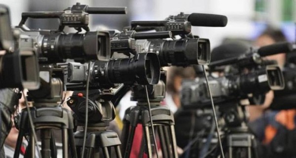 Απίστευτο! Έδωσαν την συμφωνία πρώτα στους δημοσιογράφους και μετά στα κόμματα!