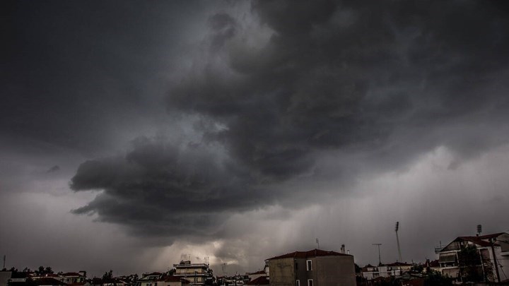 Αύγουστο μήνα και η χώρα έχει δυο νεκρούς από  κακοκαιρια!