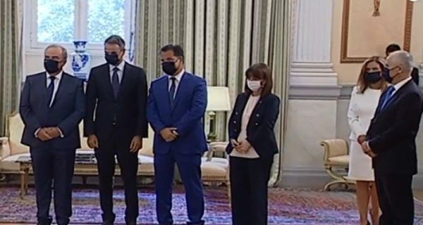 Απρόσκλητος και σε ρόλο κομπάρσου στο προεδρικό ο Άδωνις