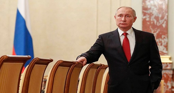 Η Ρωσία όχι μόνο ενέκρινε πρώτη το εμβόλιο κορονοϊού, αλλά εμβολιάστηκε και η κόρη του Πούτιν!