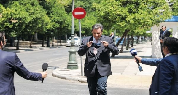 Προκλητικός με το «καλημέρα» ο Σκυλακάκης!