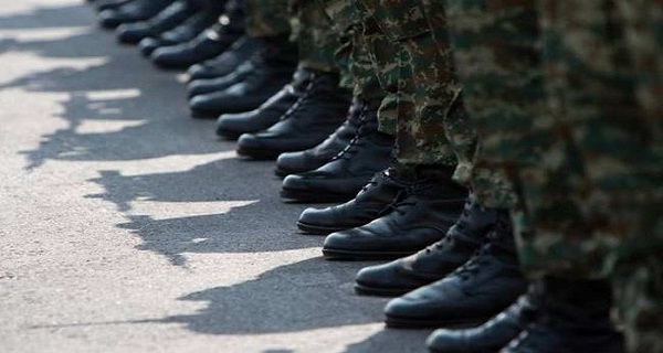 Με τουρκικές φόρμες οι στρατιωτικοί μας στους ελέγχους για κορονοϊό στις πύλες εισόδου!