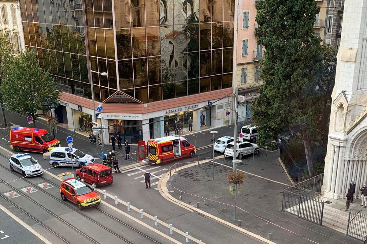 Ισλαμοφασιστική τρομοκρατική επίθεση με νεκρούς σε εκκλησία στη Νίκαια της Γαλλίας – Η στιγμή της εξουδετέρωσης του δράστη (Βίντεο)