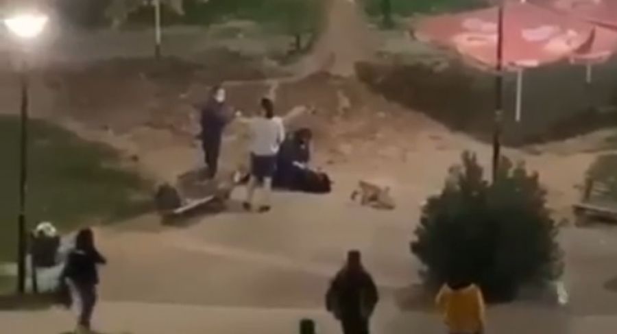 Βίντεο από σύλληψη νεαρής στην Καρδίτσα προκαλεί σφοδρές αντιδράσεις