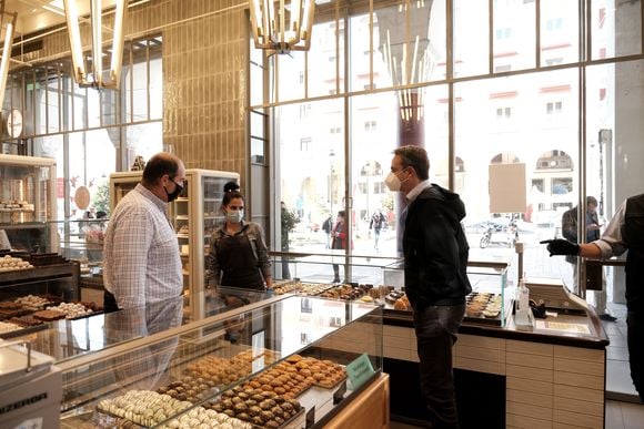 Ο Μητσοτάκης στο δρόμο του Γιώργου Παπανδρέου - Κάνει βόλτες με το ποδήλατο την ώρα που η Ελλάδα καταστρέφεται! 7 3806C46E 6A5A 4366 BD4C 04A31A521333