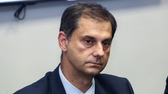 Ο υπουργός ομολογεί την ληστεία των Ελλήνων