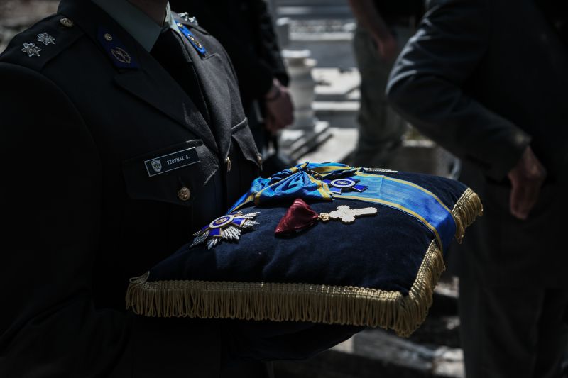 17287DF8 D6DE 4F27 969A 54AD24B8F989