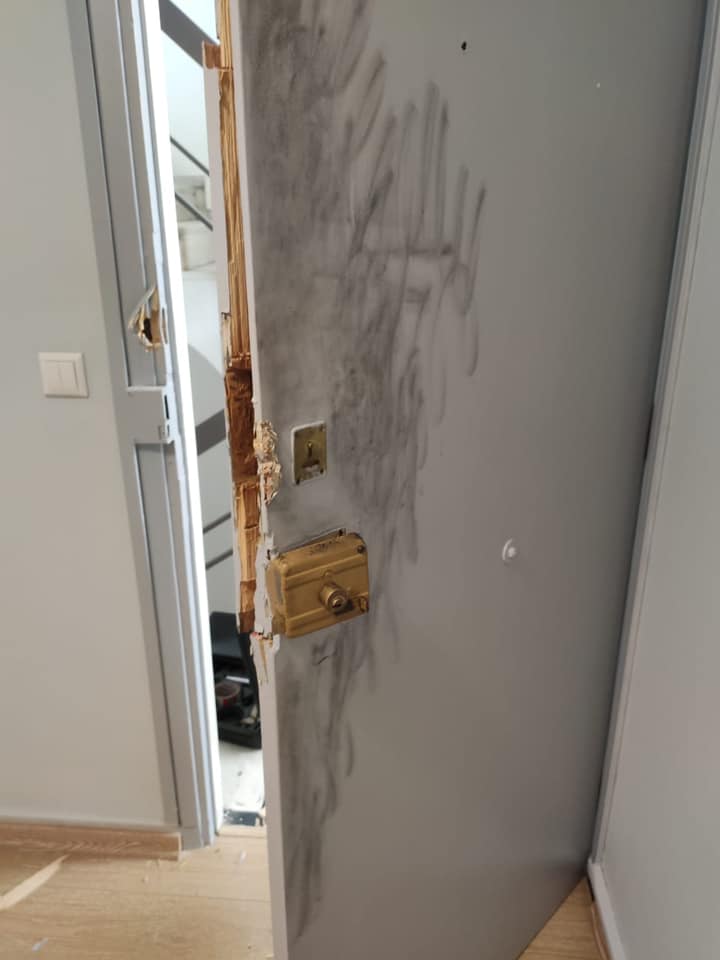 EEB9AD9B A0E1 43EC 8554 E24E7A6D4459