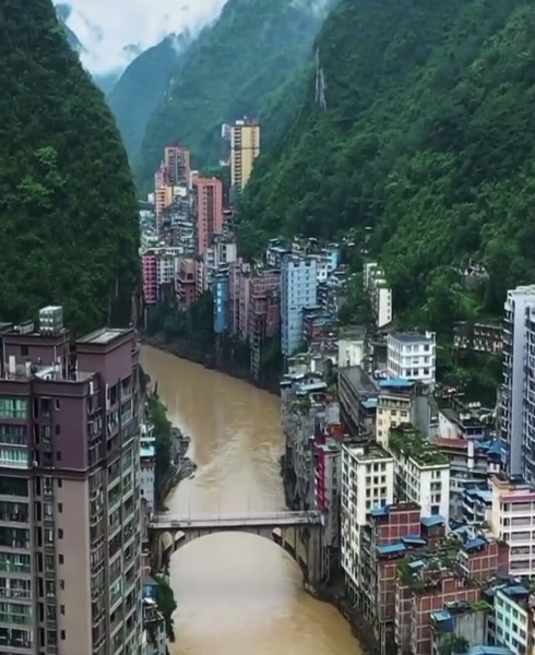 Zhaotong: Η απίστευτη κινεζική πόλη που είναι η στενότερη πόλη στον κόσμο! (Βιντεο) 6 A2AB0AF0 163A 4970 A2AE C02B55D6575F