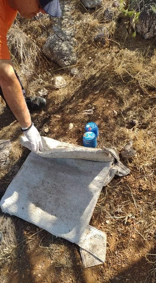 Φωτογραφία με τα γκαζάκια που βρέθηκαν στο δασάκι της Αργυρούπολης 8 F9DC11F9 989D 4C8A 8F77 B890B07DD01E