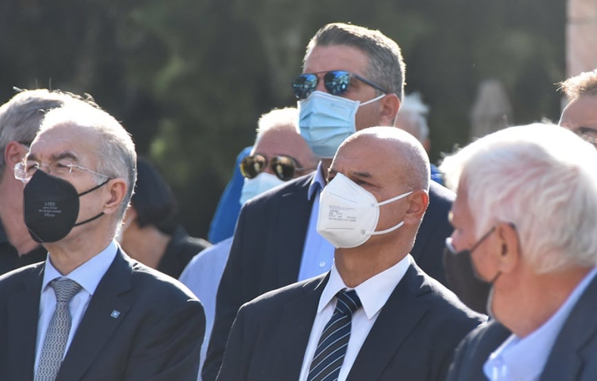 1F4042B7 CEB8 47C8 990C 306557A5AF02