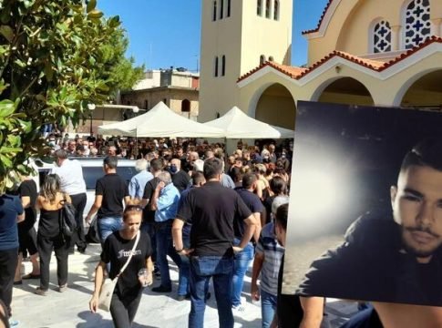 Δάκρυσε όλη η Κρήτη στην κηδεία του 17χρονου Ματθαίου
