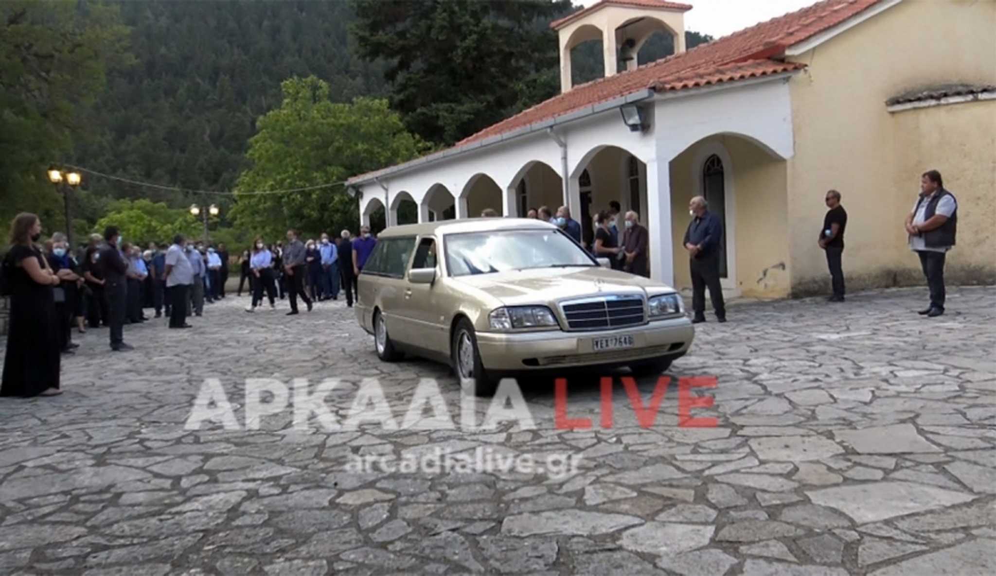Λύγισε όλη η Αρκαδία στην κηδεια του 15χρονου που πέθανε λίγες μέρες μετά την πρώτη δόση με Pfizer