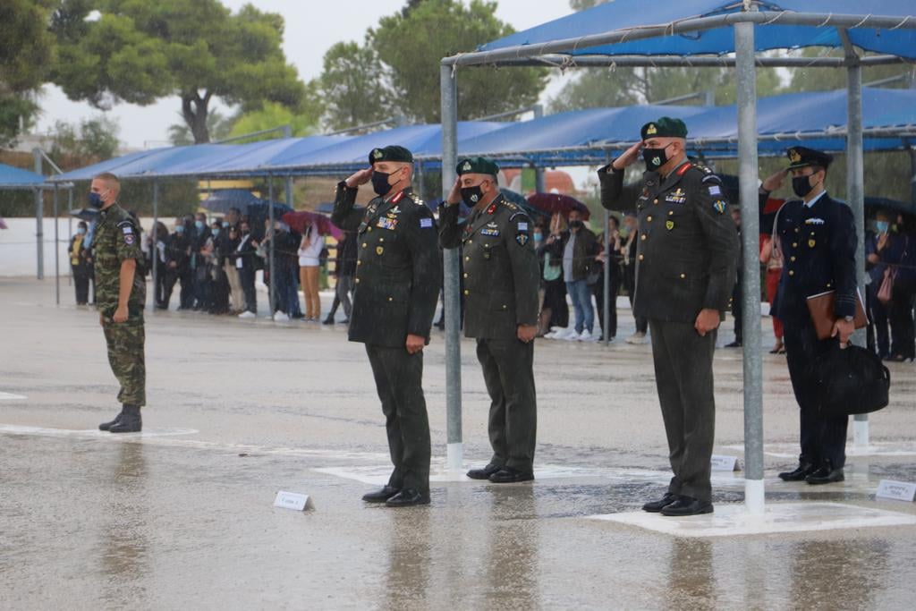 Στάθηκε στη βροχή ο Αρχηγός ΓΕΕΘΑ για την ορκωμοσία των ΕΠΟΠ 2 A3FE49B8 DCA0 4AAF A08F 7A760150959C