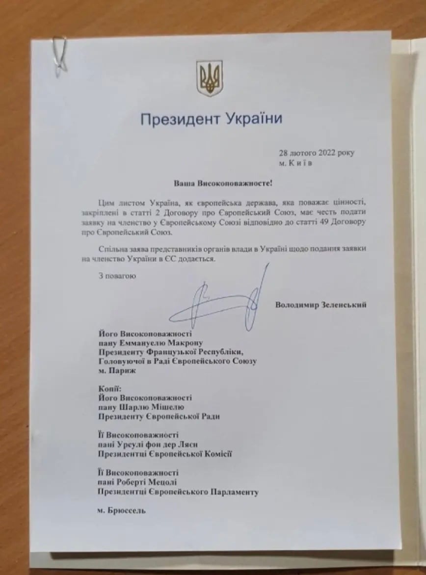 Ο Ζελένσκι υπέγραψε την αίτηση για ένταξη της Ουκρανίας στην Ευρωπαϊκή Ένωση 6 D7CAD4BC 2E2A 4883 BF6D 12D1BEB504EF