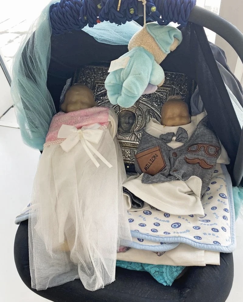 Η κοινωνία μας γυρισε αιώνες πίσω: Σοκαρουν οι σκηνες μεσαίωνα με μάγια και βουντού έξω απο τα δικαστηρια