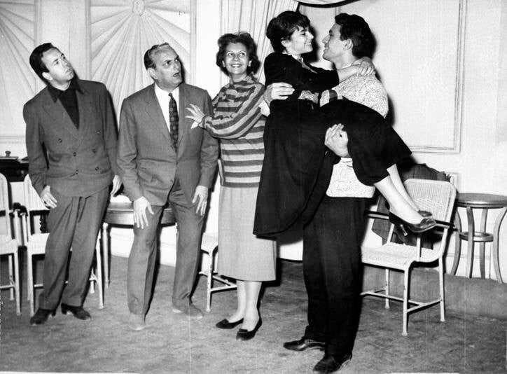 Χρήστος Τσαγανεας, ο κύριος Βεβαίως Βεβαίως που στον ταφο του στο Α νεκροταφείο κηδεύτηκε αργότερα ο Βασίλης Τσιτσάνης 10 5810A6F6 B3FD 402C 9AEA 7461F52BC06E