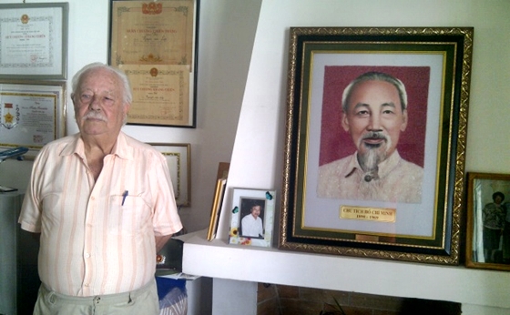 D779E2EE 0679 45D9 9644 1FE5E76EB48A