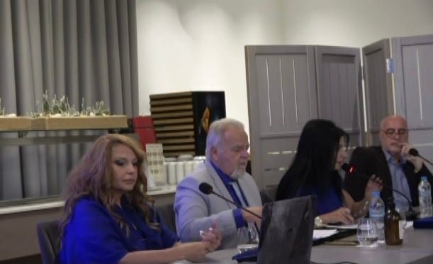 82683182 38BF 4B49 804D 81C5C837098B