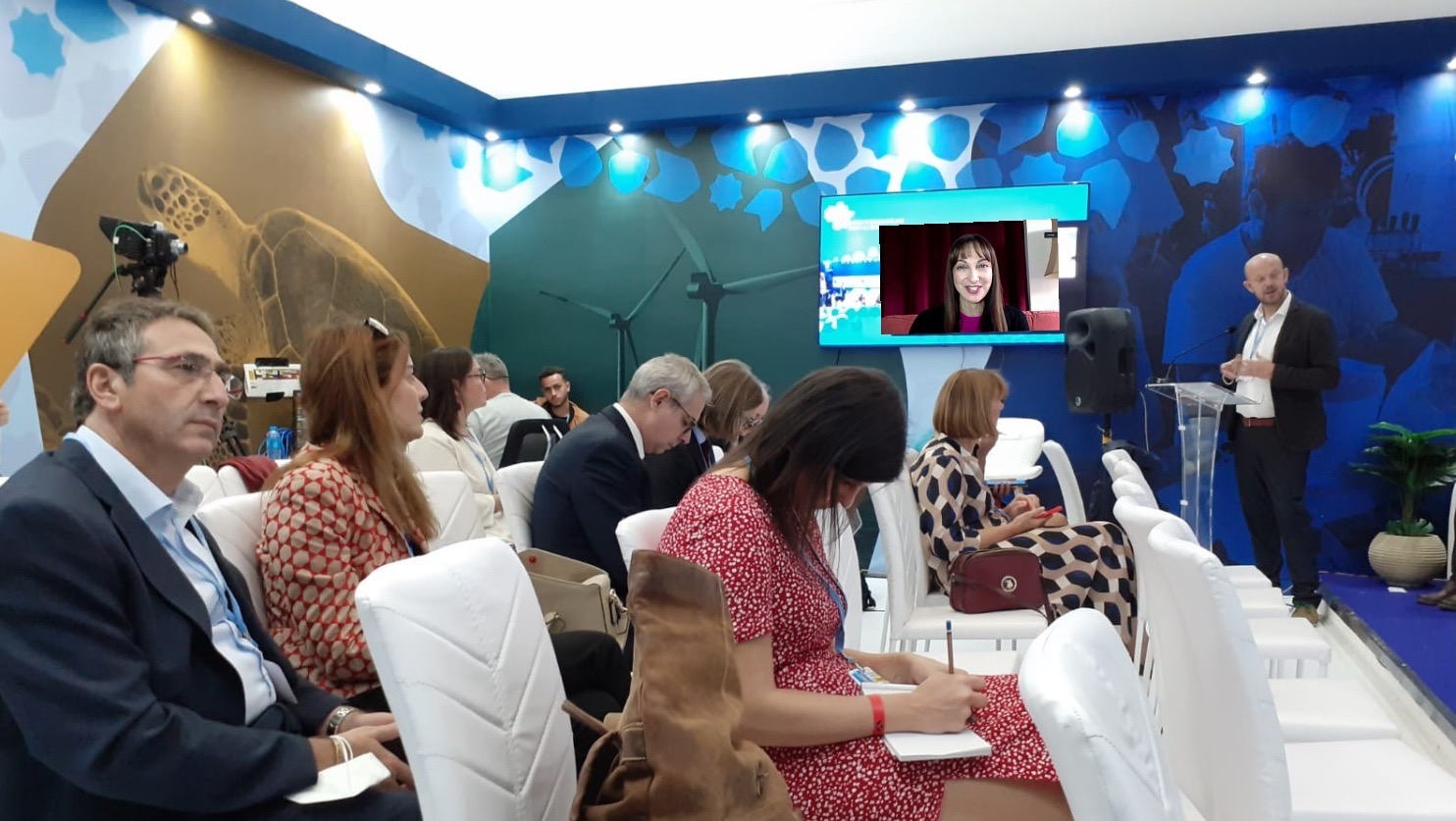 BAE72F02 27C1 499E 9CAC 4F533B0A4015