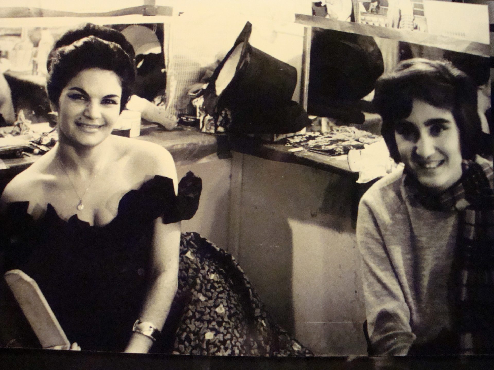 Τελος εποχής: Έφυγε απο τη ζωη η ηθοποιός Δώρα Κακουράτου - Η γυναίκα θρύλος με τους χίλιους ρόλους 12 4BAEFC33 B64C 441E 8495 1D2BDCF6A3DF