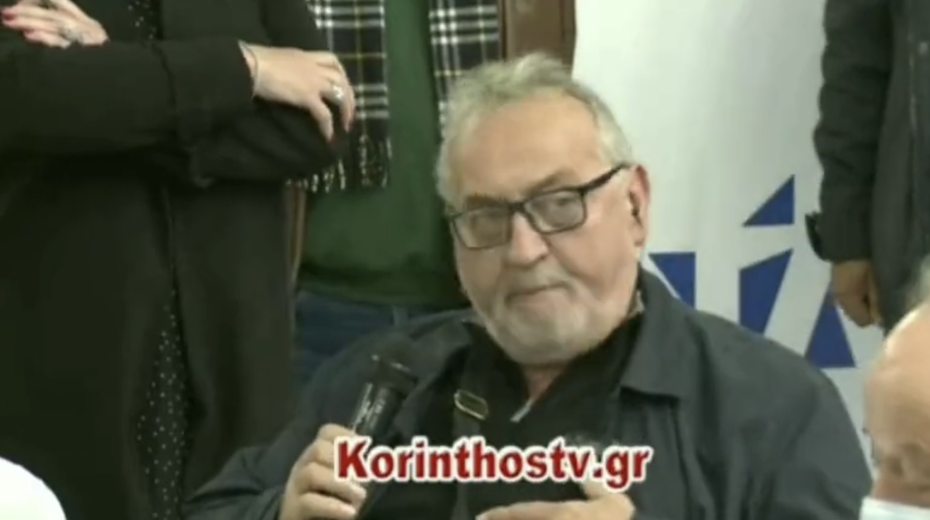 Οπαδός της ΝΔ σε συγκέντρωση υπουργού: Ακομη και στις  κηδείες  εχει περισσοτερο κόσμο απο εδώ