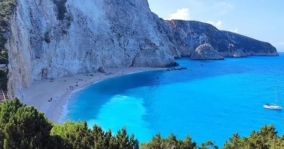 Πόρτο Κατσίκι: Η μαγευτική παραλία της Λευκάδας με τα τιρκουάζ νερά