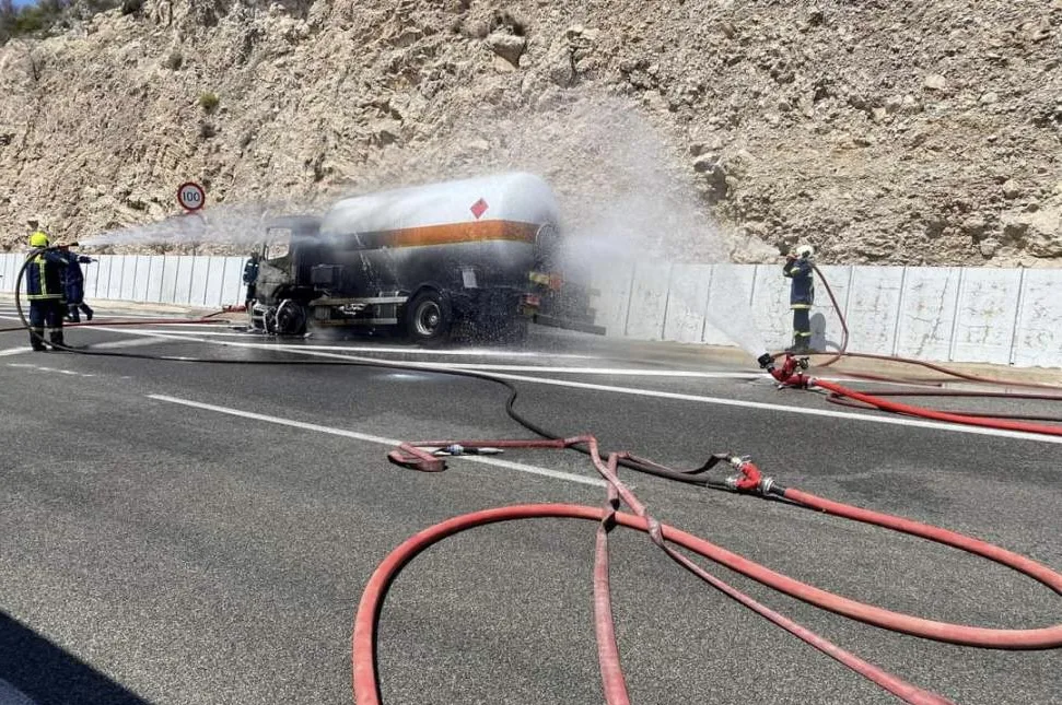 Χαμός στο διαδίκτυο με το κλείσιμο της εθνικής οδού Αθηνών- Κορίνθου - Γράφουν απίστευτα σχόλια 6 IMG 9133 jpeg