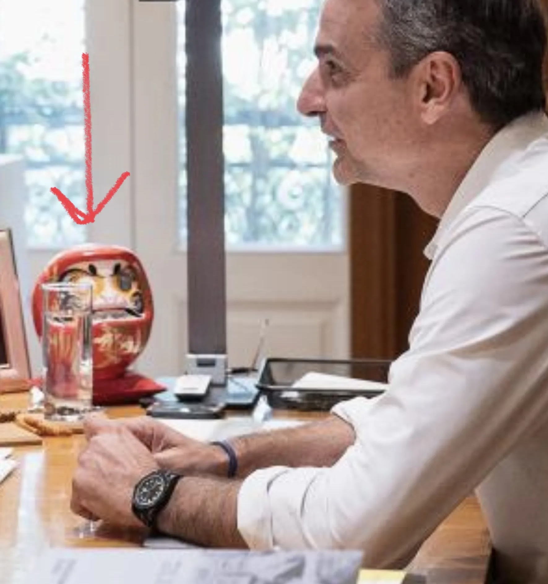 Σάλος με την αποκάλυψη του Ευαγγελου Αντωναρου για την κούκλα του Μητσοτακη - Ποιος του την χάρισε; 6 IMG 9397