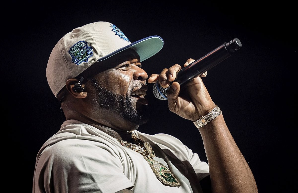 Παγκοσμιο σοκ με τη συμπεριφορά του 50 Cent: Πέταξε το μικρόφωνο και άνοιξε το κεφάλι θαυμαστριας του