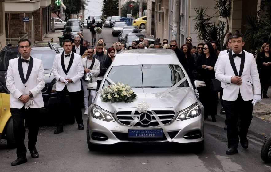 Ντυμένος γαμπρός κηδεύτηκε ο Νίκος Φλωρινιωτης - Το παλικαρι έφυγε απο τη ζωη στα 39 του μόλις χρόνια 7 IMG 9252