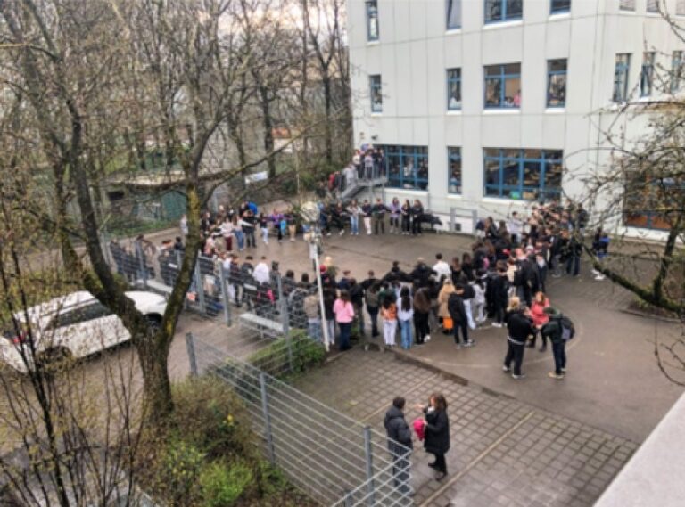 «Στον Σταθμό του Μονάχου με πέταξε -άχου- η μαύρη μοίρα μου, Ελλάδα μου πατρίδα μου…» 10 IMG 4820