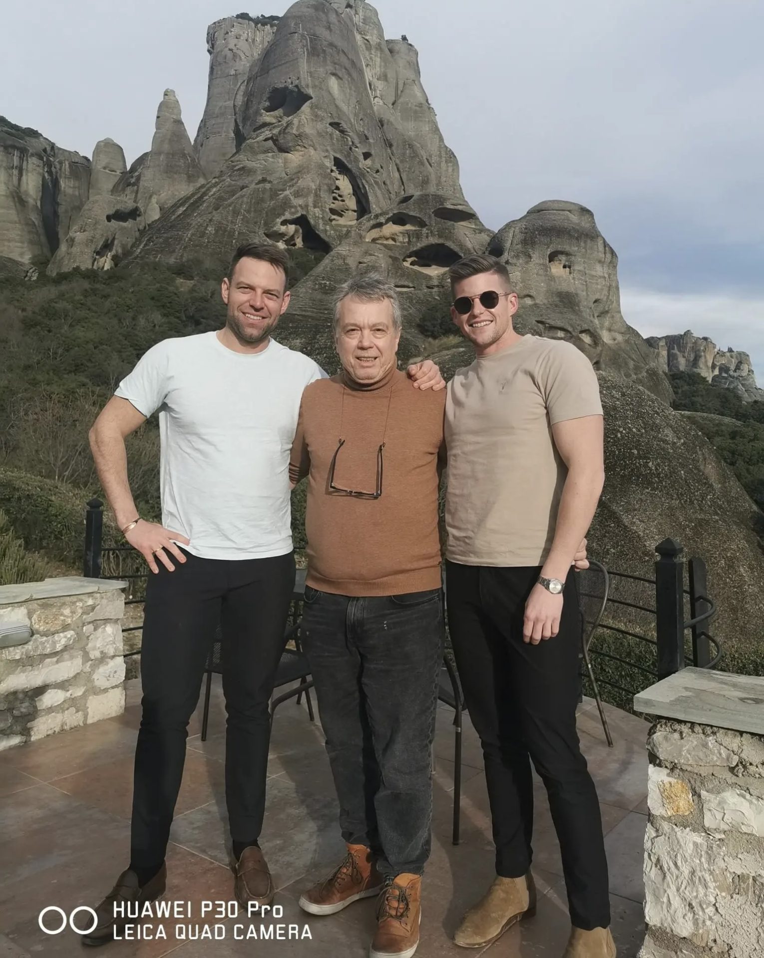 Στιγμές χαλάρωσης για τον Στέφανο Κασσελακη στα Μετέωρα με καλή παρέα 16 IMG 1773