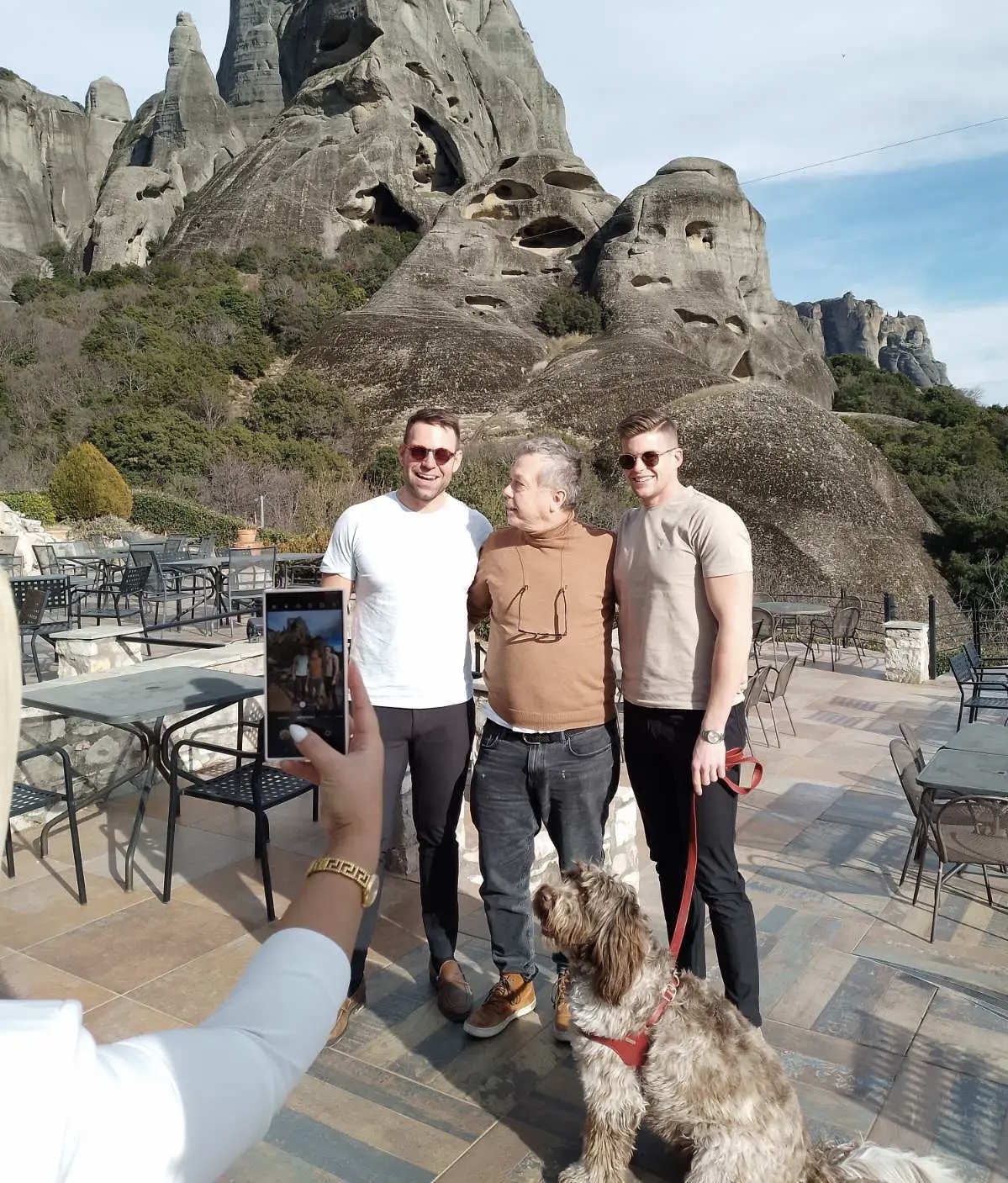 Στιγμές χαλάρωσης για τον Στέφανο Κασσελακη στα Μετέωρα με καλή παρέα 14 IMG 1775