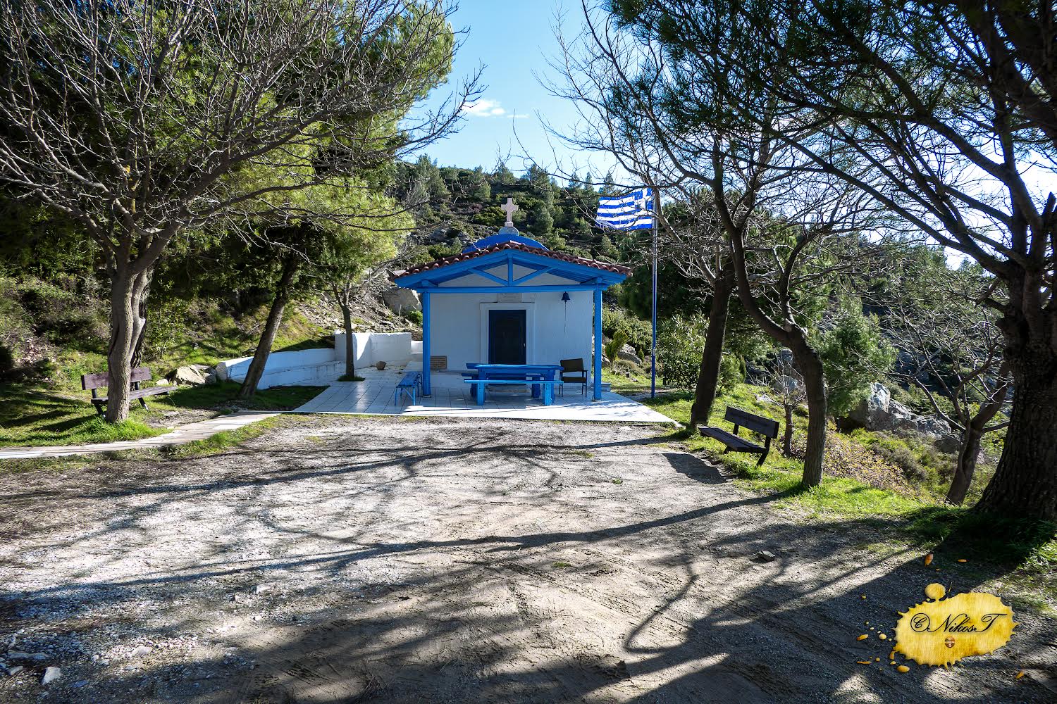 Το καλά κρυμμένο μεταβυζαντινό εκκλησάκι στην κορυφή της Πεντέλης