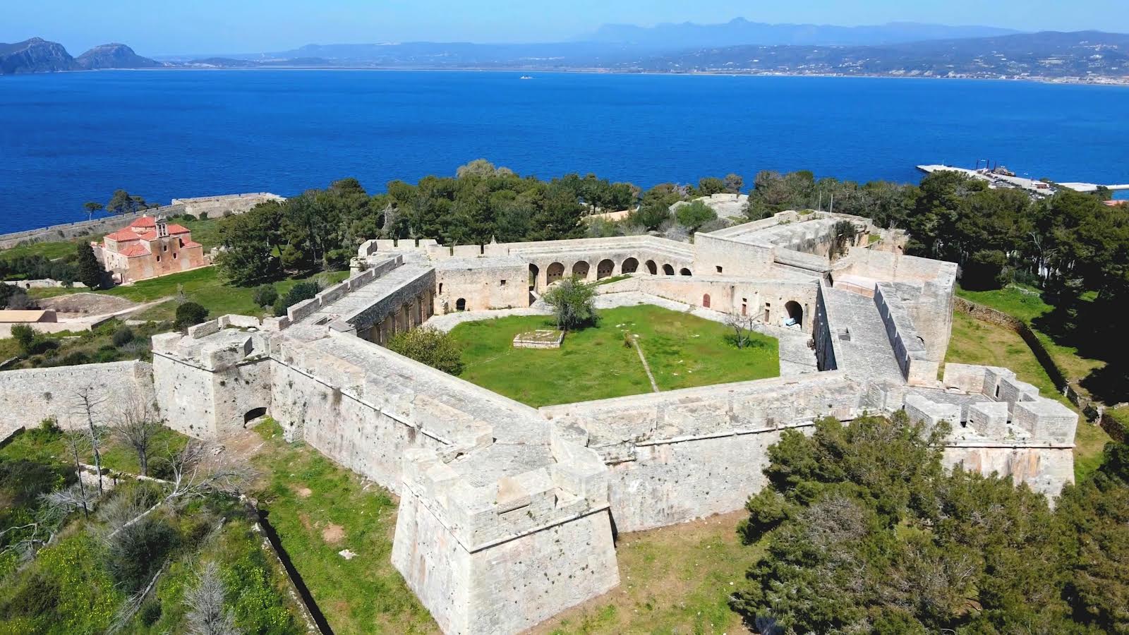 Νιόκαστρο: Το εντυπωσιακό φρούριο της Πύλου από ψηλά