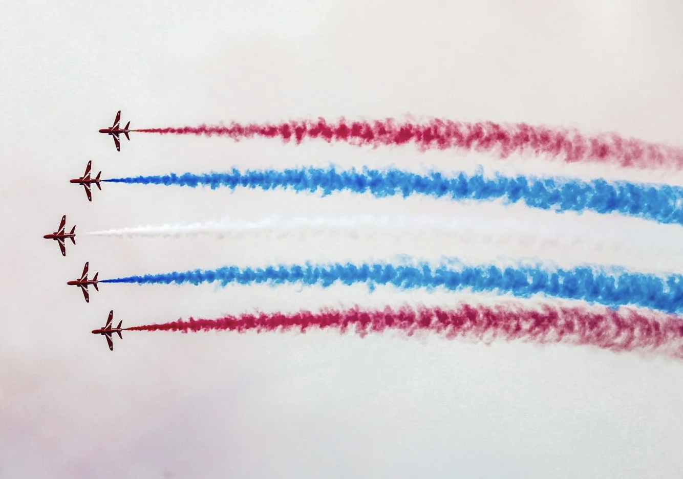Red Arrows: Εντυπωσιακή επίδειξη πάνω από το Δέλτα του Φαλήρου
