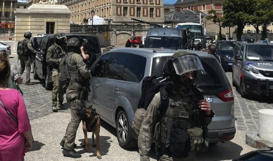 Βερσαλλίες: Μικροπωλητής τράβηξε μαχαίρι