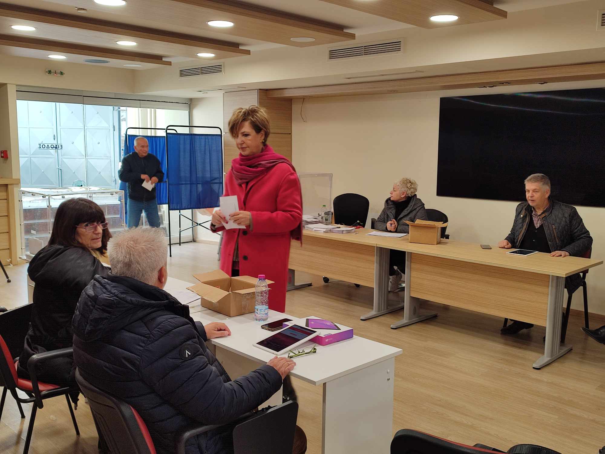 Ενθαρρυντικές οι πληροφορίες για τη συμμετοχή στις εκλογες του ΣΥΡΙΖΑ - Πάνω από 50.000 ως το απόγευμα!