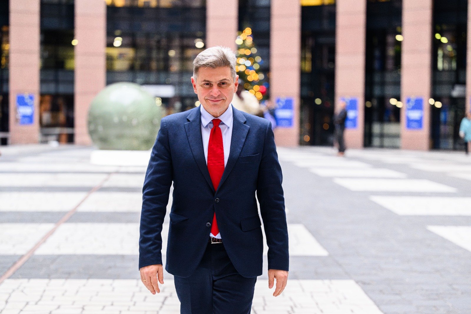 Νικόλας Φαραντουρης: Πώς να φέρουμε τους νέους πιο κοντά στην πολιτική; 6 ΝΙΚΟΛΑΣ ΦΑΡΑΝΤΟΥΡΗΣ