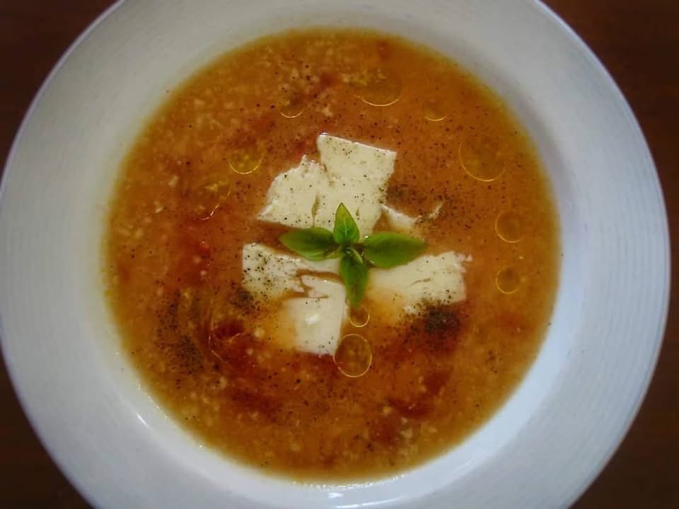 Ο θρακιώτικος τραχανάς: Η διαδικασία παρασκευής του διαρκούσε αρκετές μέρες, καθότι ήθελε ζύμωμα και ξανά ζύμωμα και μάζεμα και κόψιμο και άπλωμα και τρίψιμο και στέγνωμα 10 IMG 2507