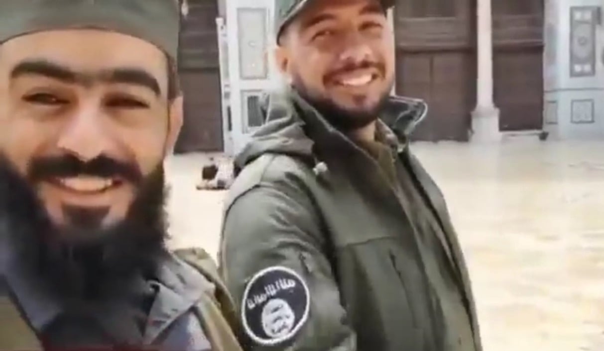 Ισλαμοτέρατα του Τζολάνι κατέσφαξαν οικογένεια, απήγαγαν παιδί και κυκλοφορούν ελεύθεροι στη Δαμασκό επιδεικνύοντας το λάβαρο του ISIS! 6 IMG 3116