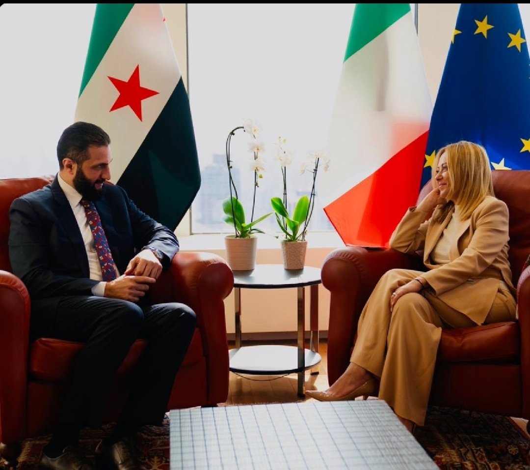 Που πήγε η χρυσή(;) καρφίτσα του Τζολανι; 7 IMG 5533