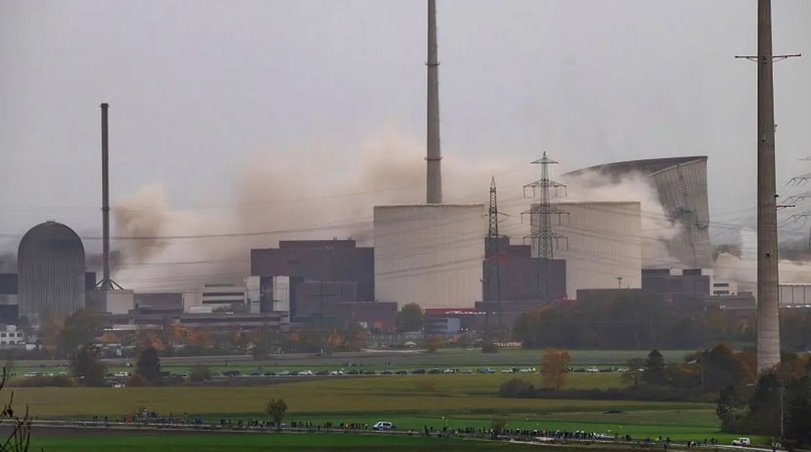 Γερμανία: Τέλος πυρηνικής εποχής – ελεγχόμενη κατεδάφιση σε σταθμό παραγωγής ενέργειας 6 IMG 7542