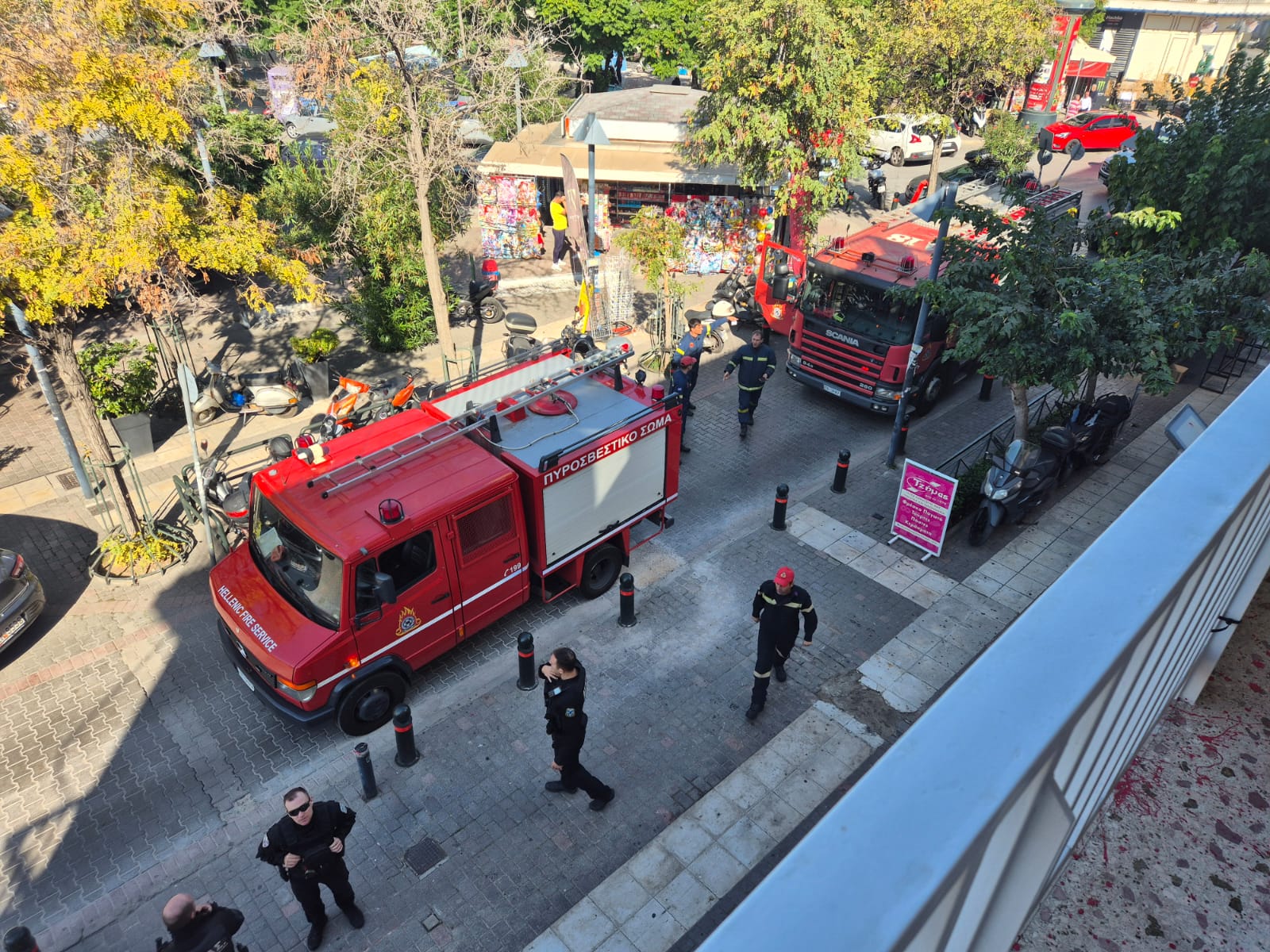 Επίθεση στο γραφείο του Χάρη Θεοχαρη 9 IMG 7754