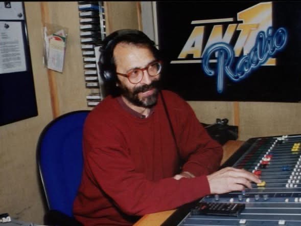 Γιάννης Καλαμίτσης: Ένας κορυφαίος στιχουργός, συγγραφέας και ραδιοφωνικός παραγωγός 9 IMG 7892