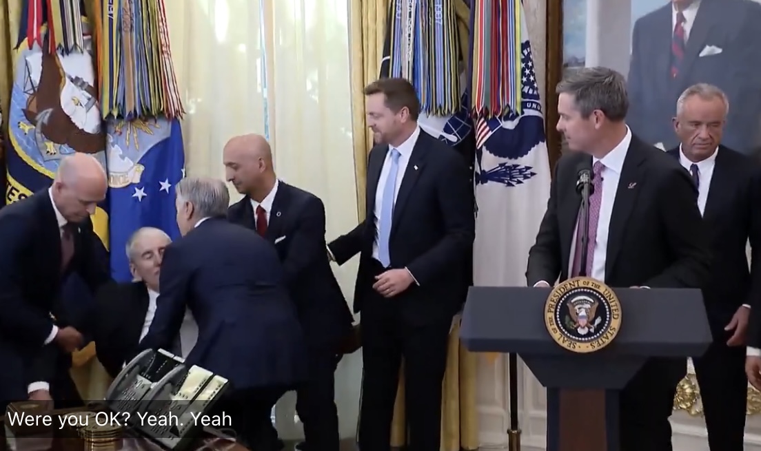 Κατερρευσε μεσα στον Λευκο Οικο στελεχος της Novo Nordisk που κατασκευάζει το γνωστό Ozempic, μπροστα στον Ντοναλντ Τραμπ 8 IMG 8305