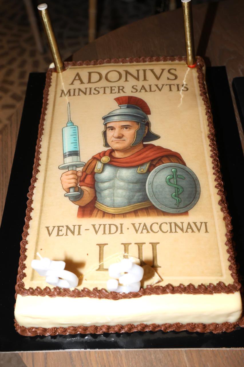 Σάλος με την αλήθεια για την τούρτα γενεθλίων του Αδωνι Γεωργιάδη - Γιατί υπήρχε η εικόνα του σαν ρωμαίος στρατιώτης στα σχέδια της 6 IMG 8388