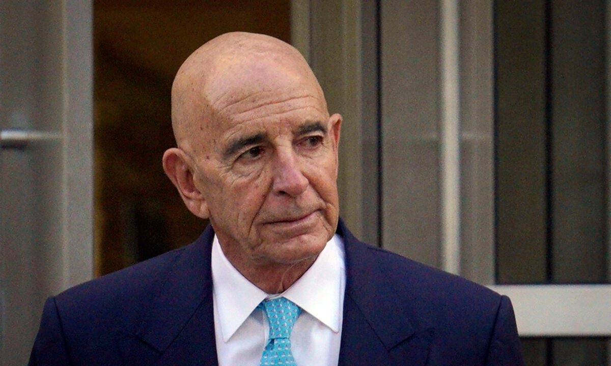 Home 98 Σοκαριστικές Αποκαλύψεις για τον Τομ Μπάρακ: Ο Φίλος του Τραμπ και οι Σκιές του Επστάιν